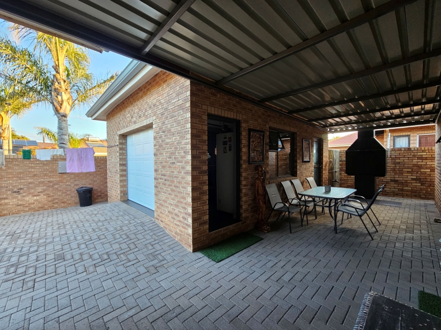 2 Bedroom Property for Sale in Flamwood North West